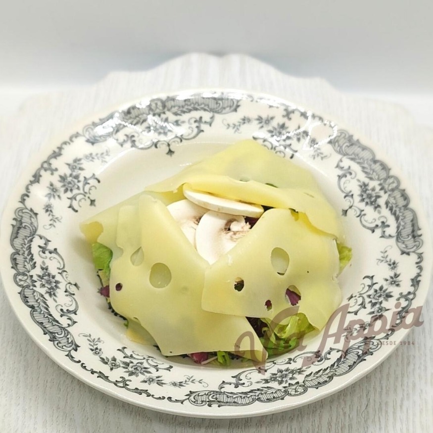 ENSALADA DEL CHEF CON QUESO EMMENTAL