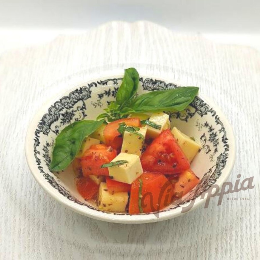 ENSALADA CAPRESE EN CUBOS CON MOZZARELLA DE BÚFALA