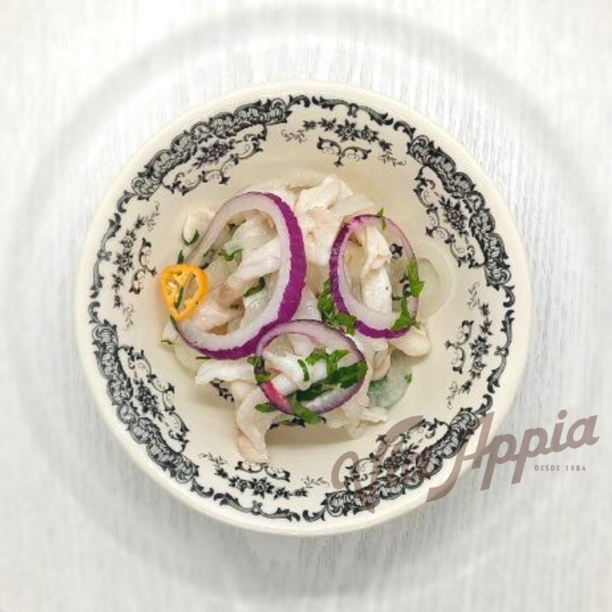 CEVICHE DE PESCADO BLANCO CON CILANTRO Y CEBOLLA MORADA