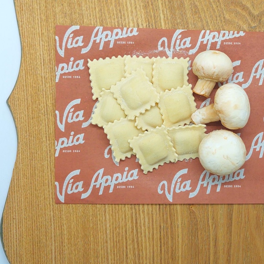 PASTA RELLENA CON RICOTTA, CHAMPIÑONES Y HONGOS PORCINI