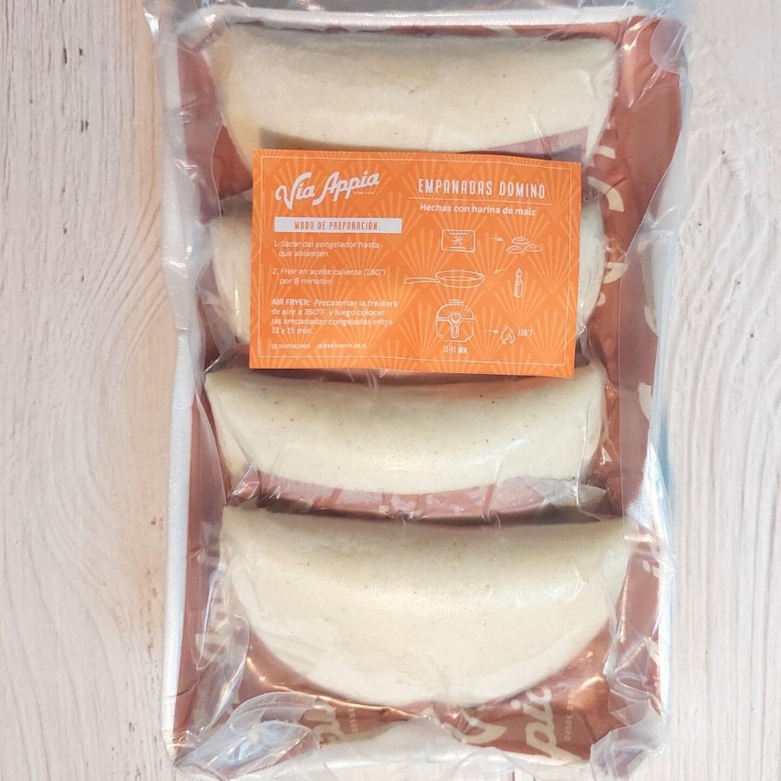 EMPANADAS DE MAÍZ RELLENAS DE DOMINÓ