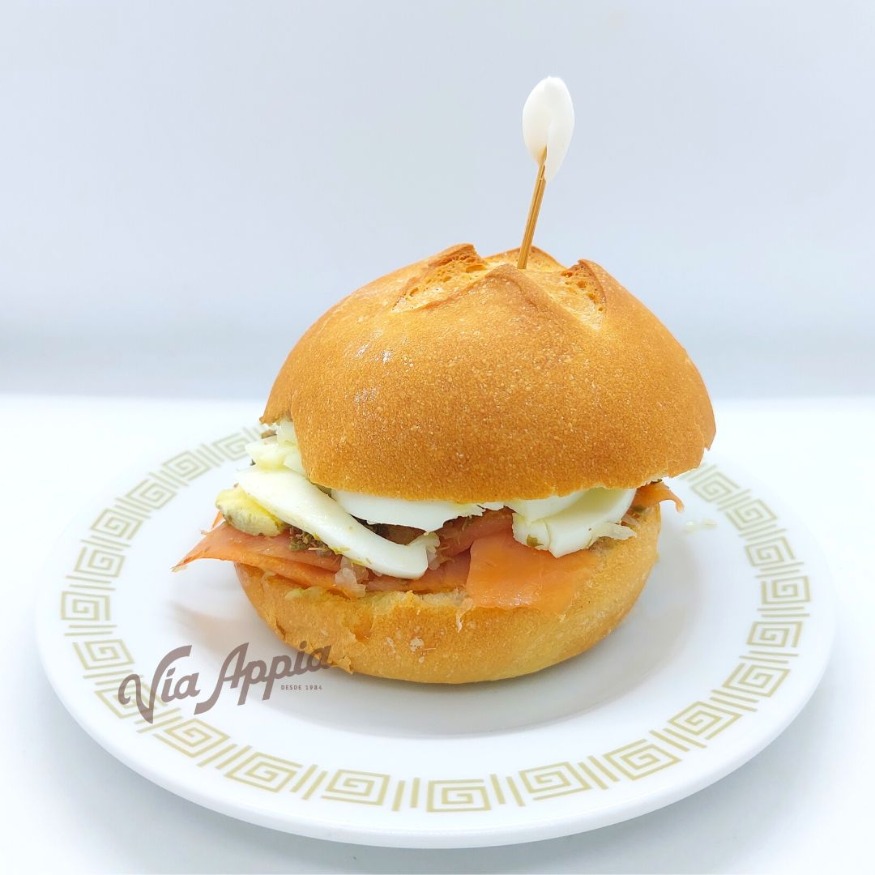 SÁNDWICH MIGNON SALMÓN AHUMADO NORUEGO