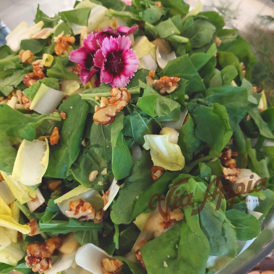 ENSALADAS DE ESPINACAS CON PERAS, QUESO GORZONZOLA Y NUECES