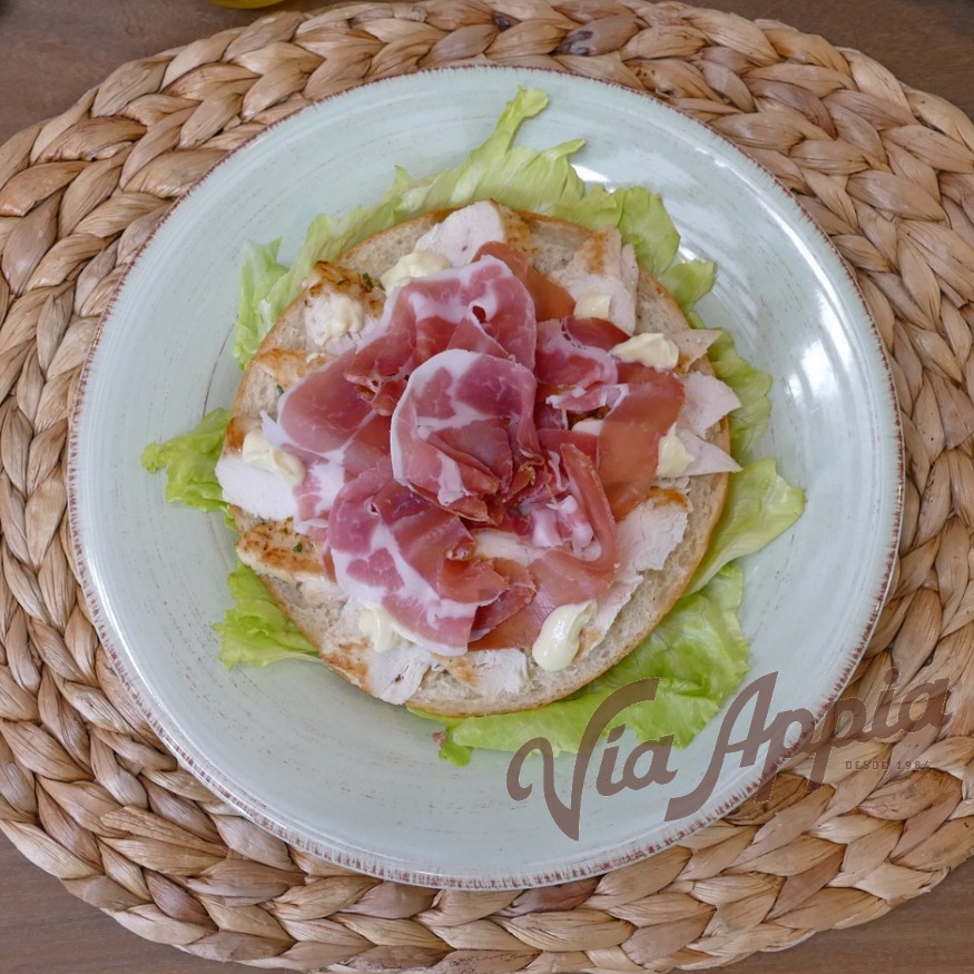 FOCACCIA RELLENA CÉSAR  (SANDWICH)