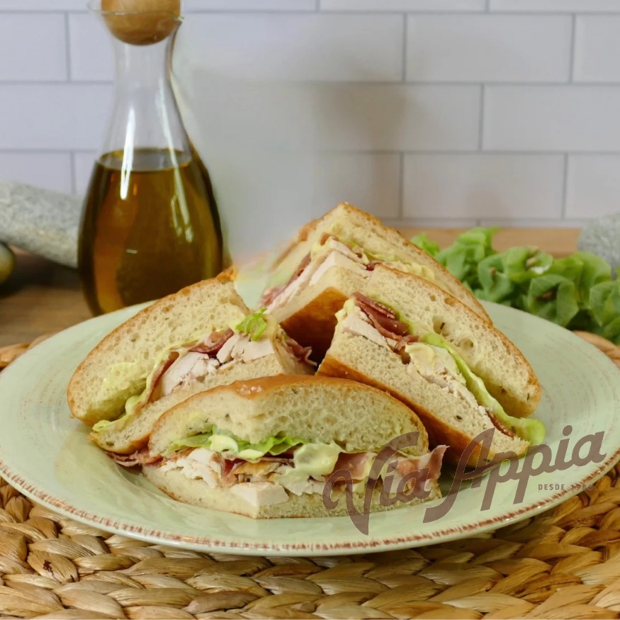 FOCACCIA RELLENA CÉSAR  (SANDWICH)