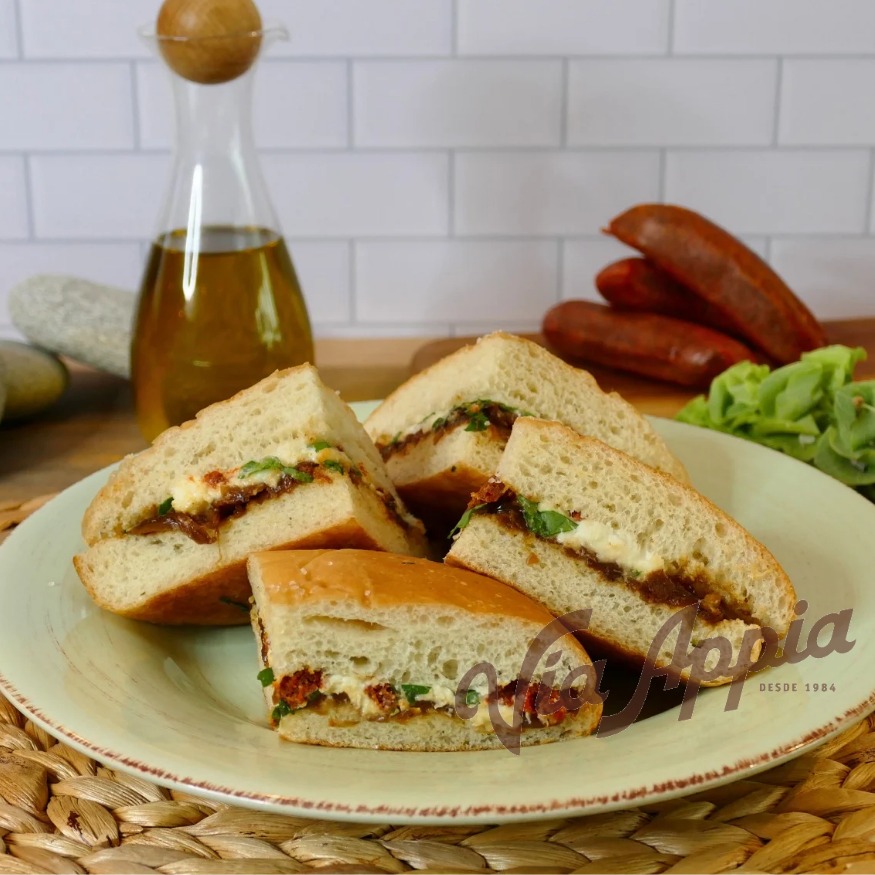 FOCACCIA RELLENA DE MOZZARELLA CON 'NDUJA (SANDWICH)
