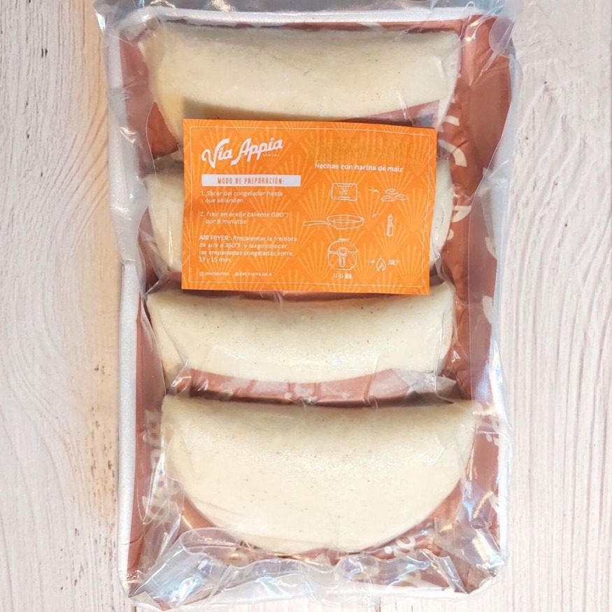 EMPANADAS DE MAÍZ RELLENAS CON CAZÓN