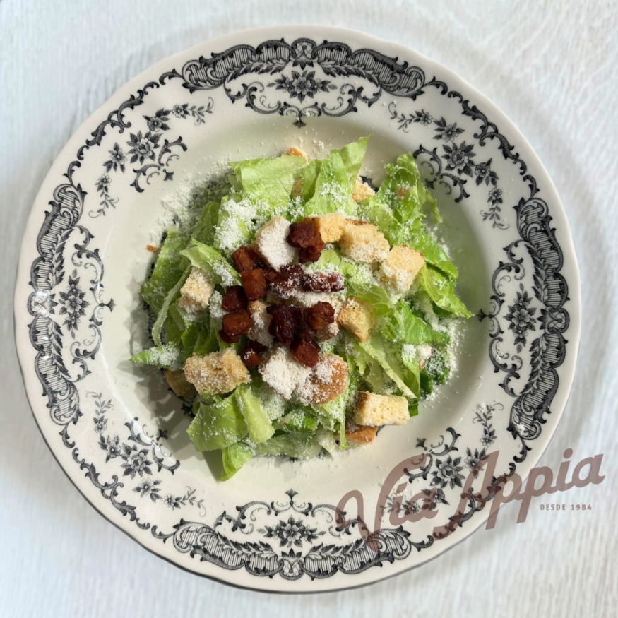 ENSALADA CÉSAR CON LECHUGA ROMANA
