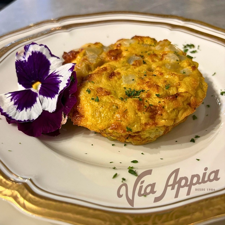 TORTILLA DE PAPAS Y CEBOLLAS BLANCAS